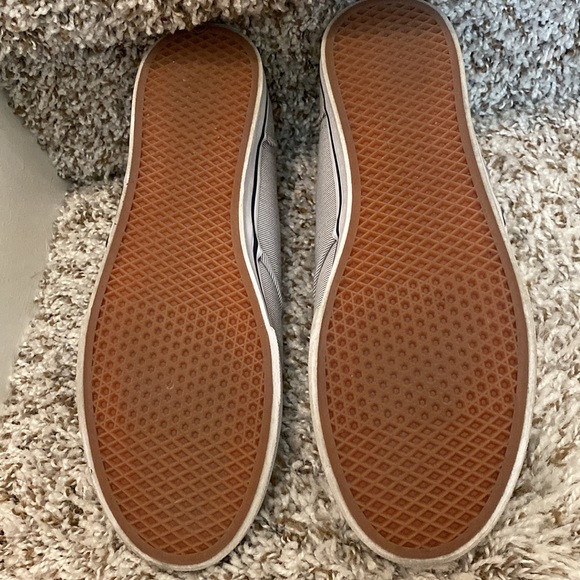 Vans - Picture 5 of 7